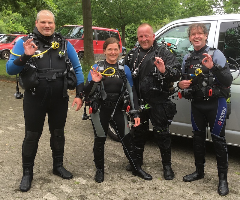 (Der erste tauchmalab OWD-Kurs mit Swen, Jane und Thomas)